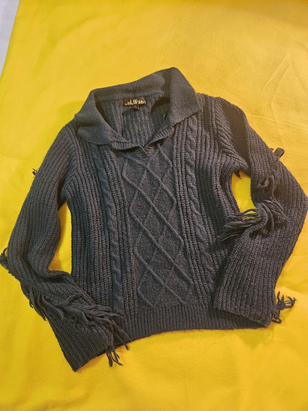 Boho Chic Fringed Cable-Knit Scoop Collar Sweater in Charcoal